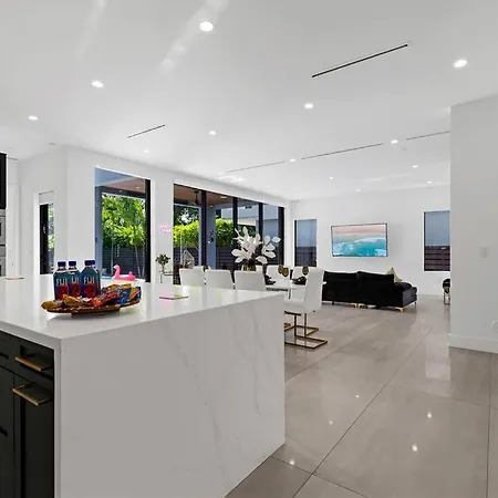 Modern Villa W/ Resort Amenities & Salt Water Pool